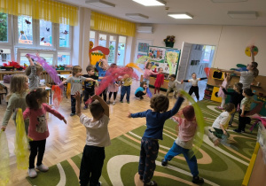 Dzieci tańczą podczas zajęć Roar Dance