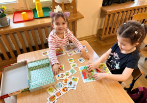 Dziewczynki grają w grę