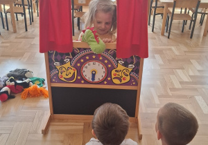 Poznanie teatru i próby zabawy w teatr