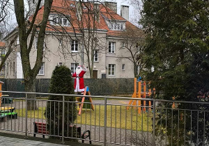 Mikołaj zanim trafił do przedszkola oglądał nasz plac zabaw