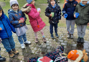 Dzieci żegnają zimę