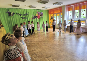 Dzień Rodziny - dzieci na przedstawieniu Kopciuszek