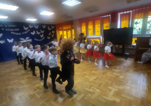 Występ na zakończenie edukacji przedszkolnej