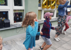 Dzieci podczas pikniku przedszkolnego