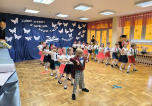 Zakończenie roku- występ dzieci i taniec