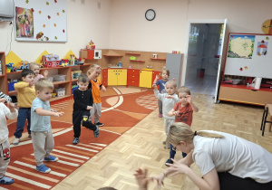 Przedszkolaki podczas aktywności Roar Dance