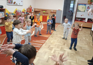 Dzieci podczas tańca