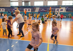 Dzieci podczas olimpiady przedszkolaków.