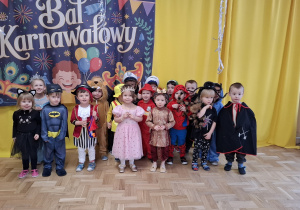 Bal Karnawałowy - zdjęcie grupowe