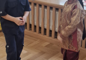 Dzieci w trakcie zabaw karnawałowych