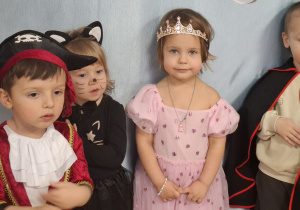 Przedszkolaki podczas balu karnawałowego
