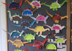 Wystawka prac plastycznych przygotowanych przez dzieci- Dinozaury