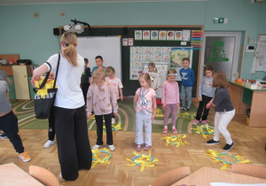 Dzieci podczas zajęć Roar Dance.